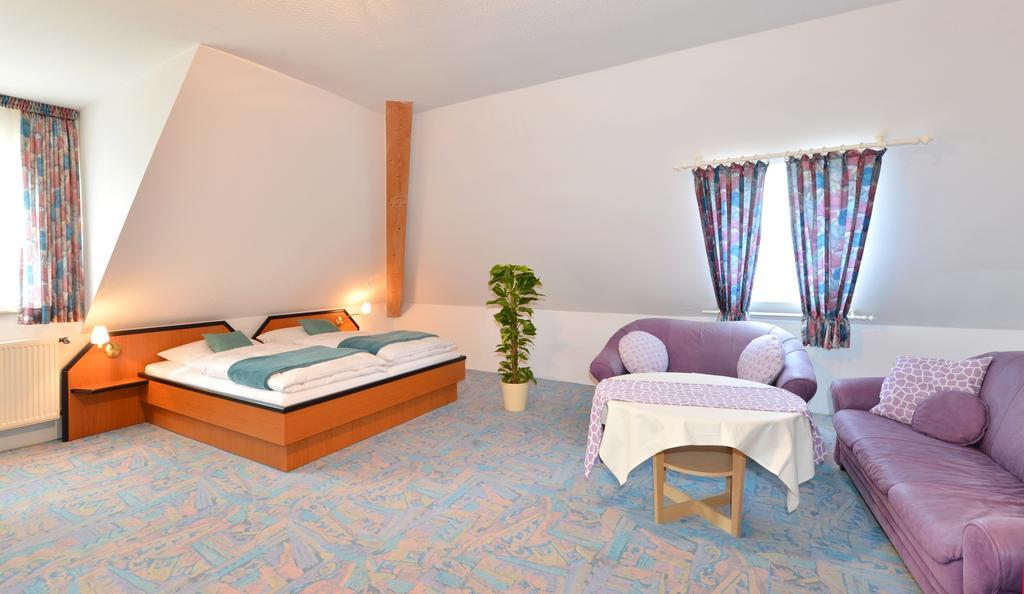 Rhoen-Hotel Sonnenhof - Restaurant & Cafe Poppenhausen Room photo